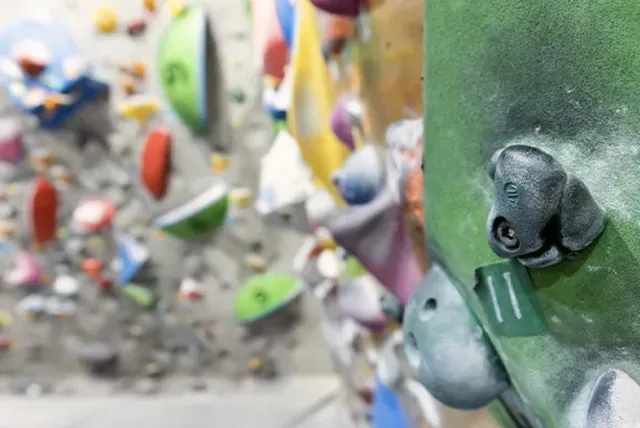 品川デートで体験できるロッキーボルダリングジム品川の室内クライミング