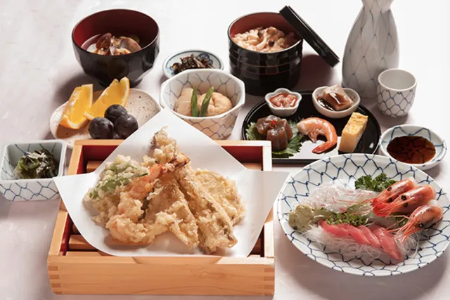 『三河屋』のごま油香る江戸前天ぷら梅コース