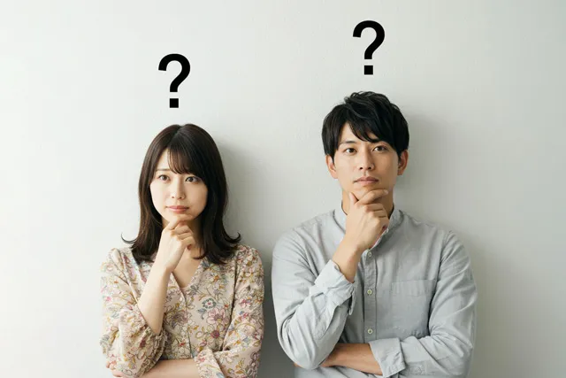 悩むカップル