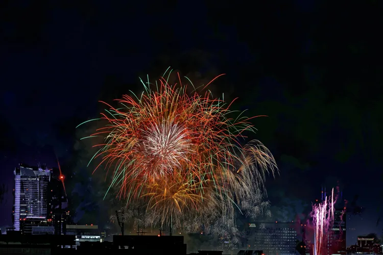 神宮外苑花火大会