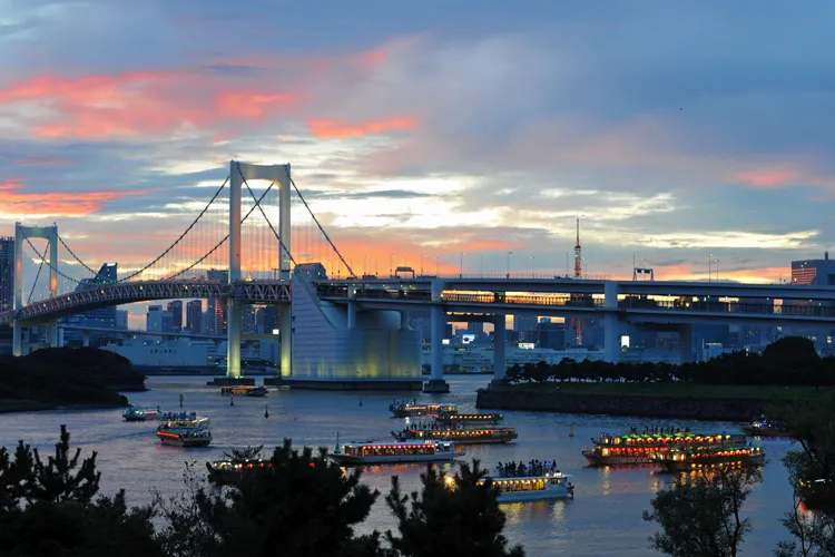 夕暮れのレインボーブリッジ